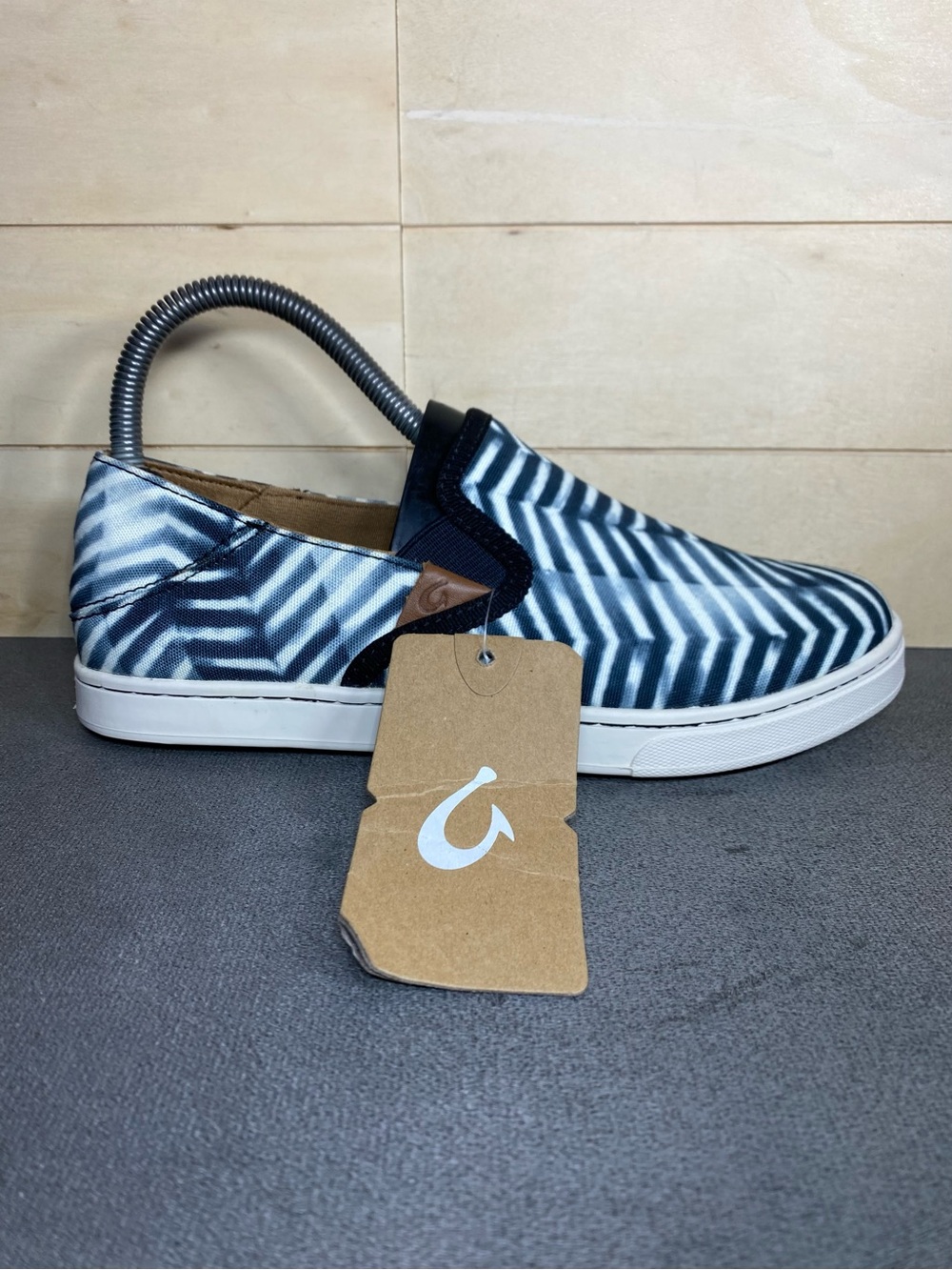 OluKai Pehuea Pai Slip-Ons Women's Size 6.5 Shoes Lava Rock Off White Stripes